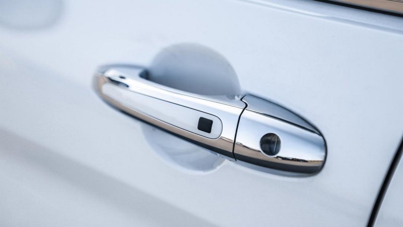 Система бесключевого доступа со стороны водителя