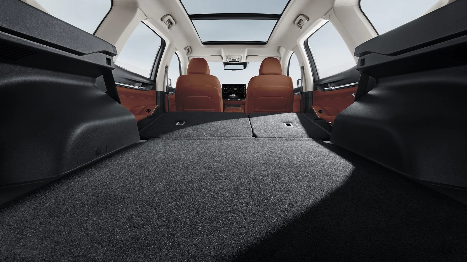 Багаж бөлімшесінің көлемі – 1485 литр,2018 литр бүктелген орындықтар